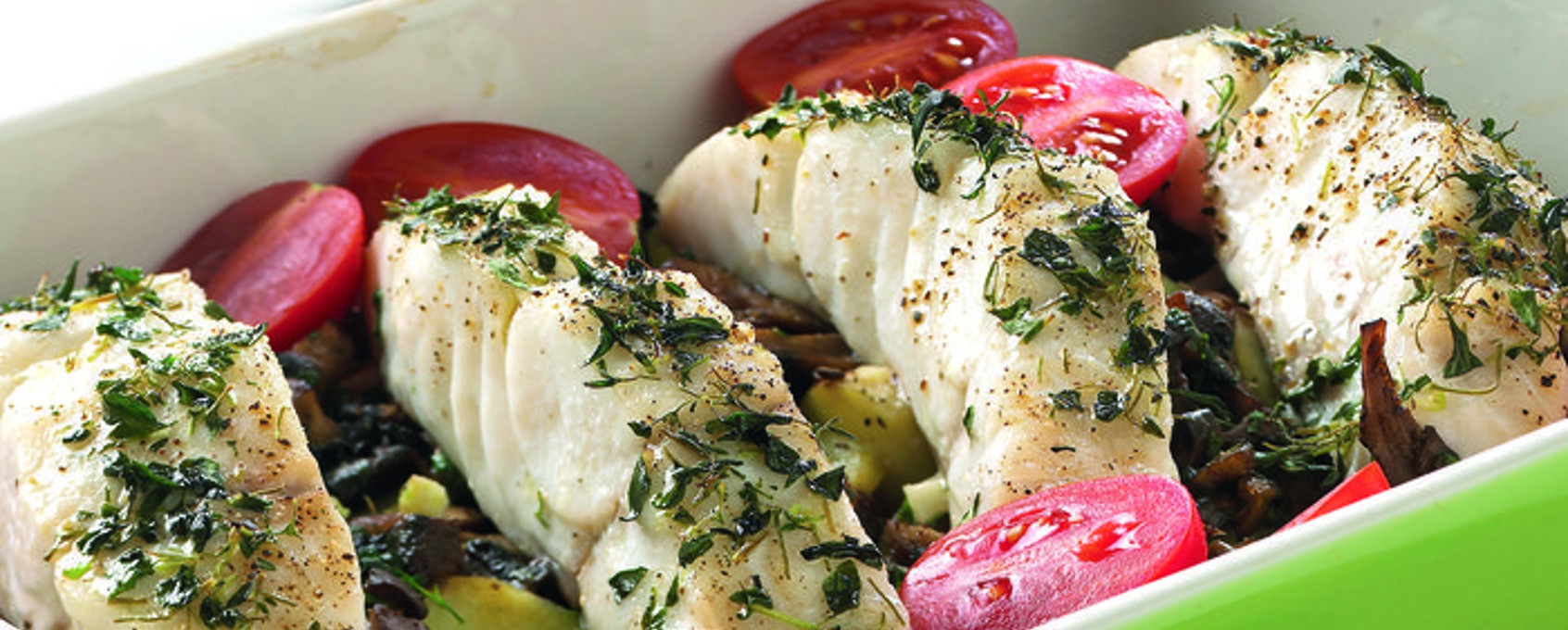 Uunissa paistettua seitä ja vihreää kastiketta