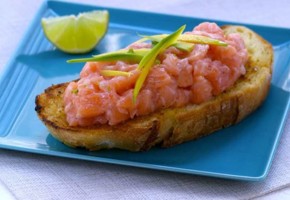 Norveç Somon Tartarlı, Limonlu ve Avokadolu Bruschetta