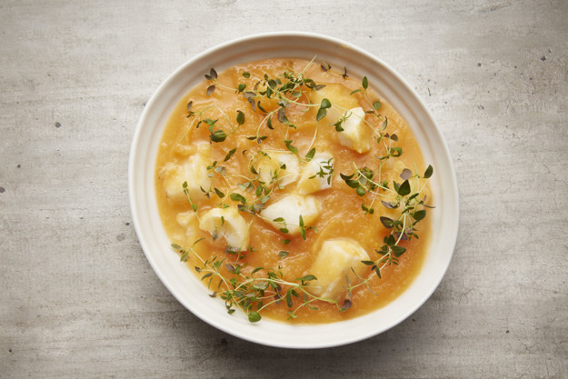 Rotpurésuppe med torsk og timian