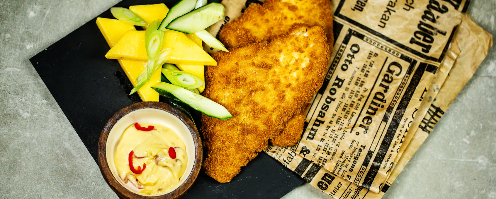 Panert rødspette med mangosalat og chilimajones