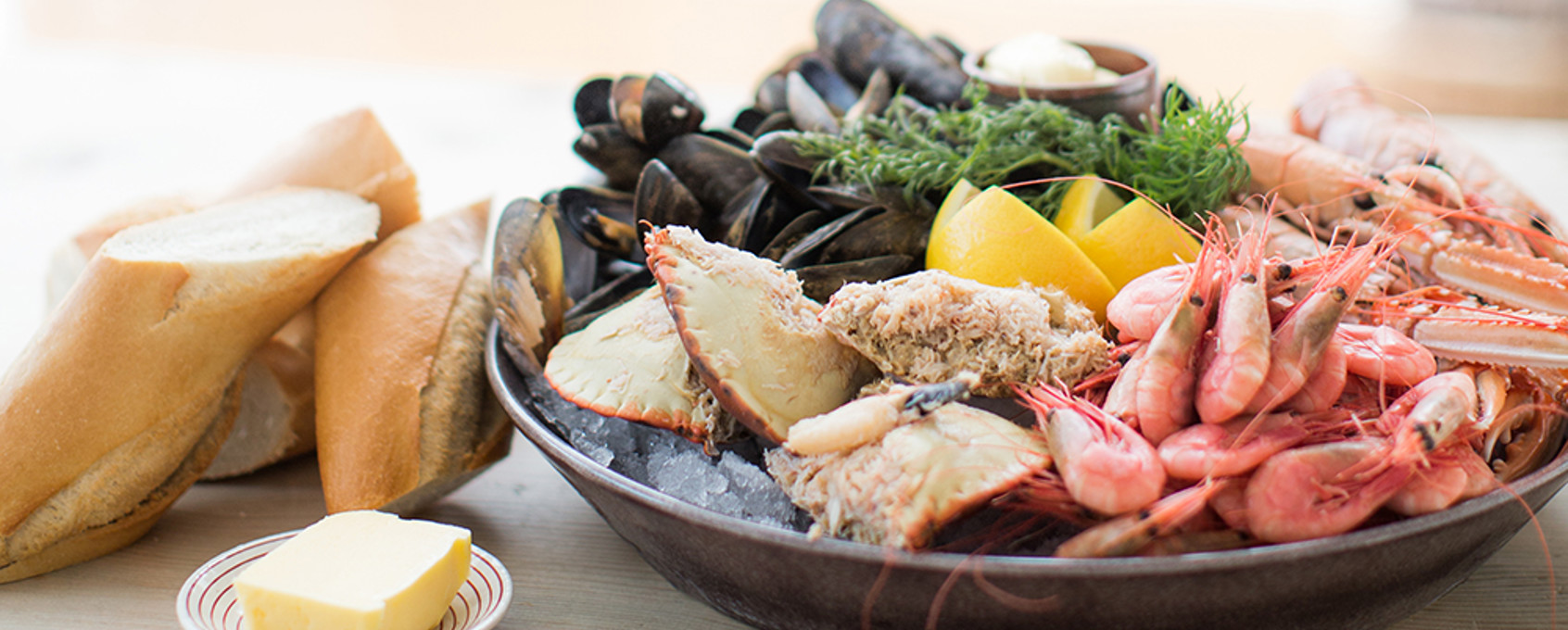 Mussels, shrimps, crab on a plate with bread on the side