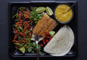 Fajitas med laks og mangosaus