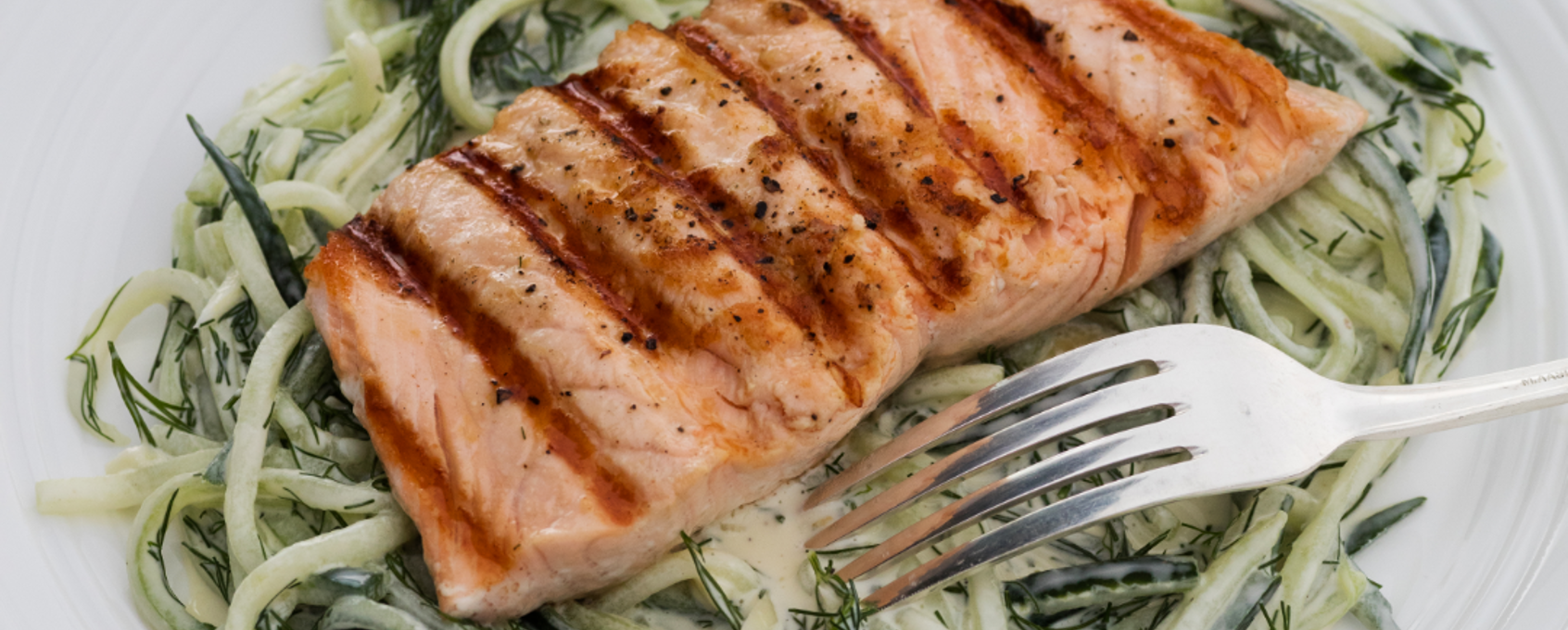 Grillad lax med gurksallad