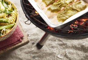 Grillad lax med pesto och pastasallad