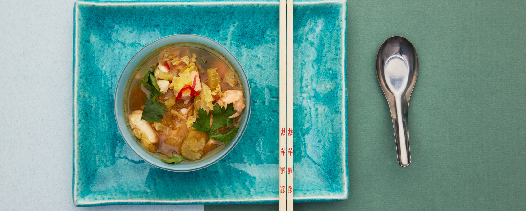 Hotpot med laks, chili og koriander