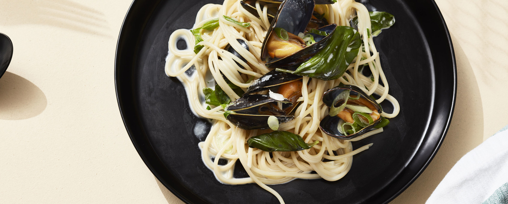 Krämig pasta med musslor och grädde