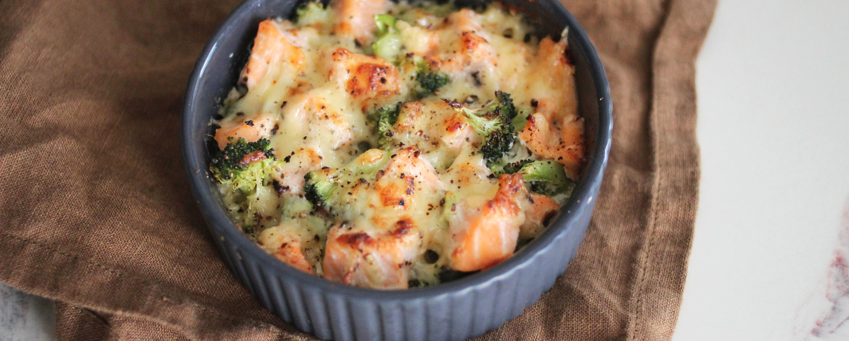 Laksegrateng med ost og brokkoli