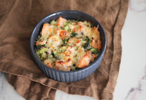 Laksegrateng med ost og brokkoli