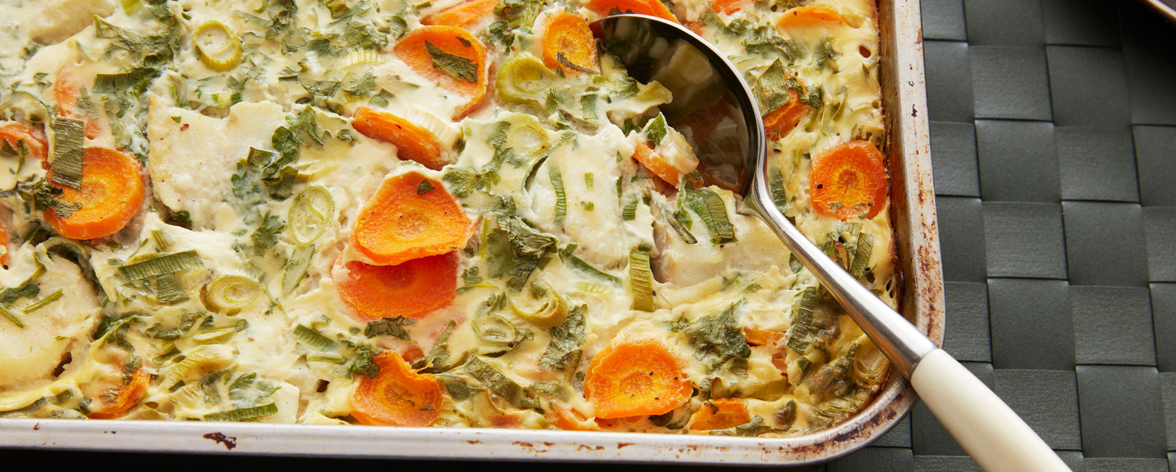 Baked cod with white sauce