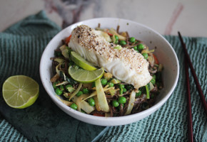 Pad thai med bakt steinbit