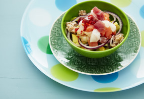 Poké bowl med ørret, tunfisk og kveite