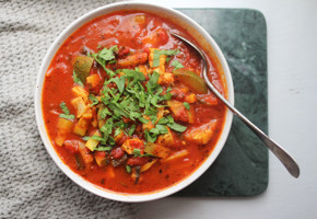 Rød fiskesuppe med torsk