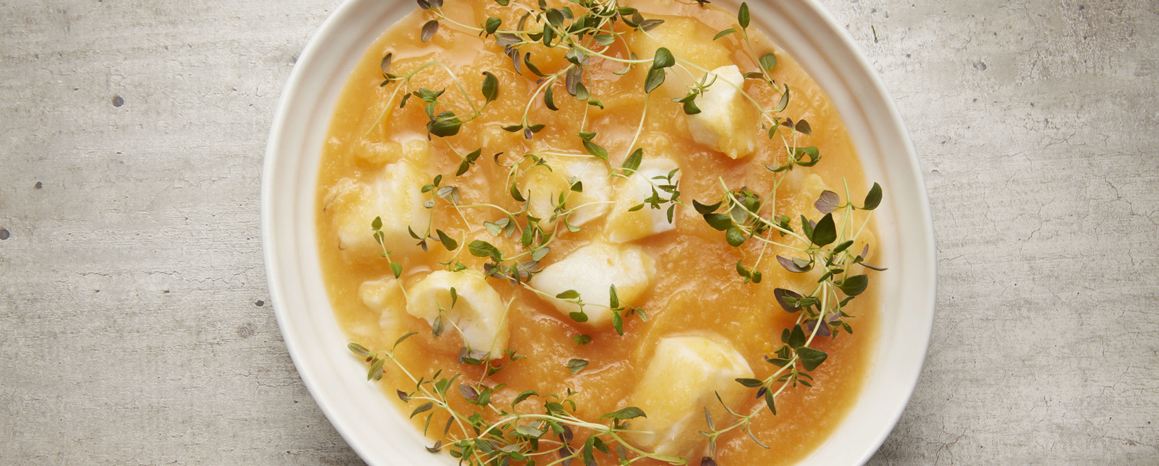 Rotfruktssoppa med torsk och timjan