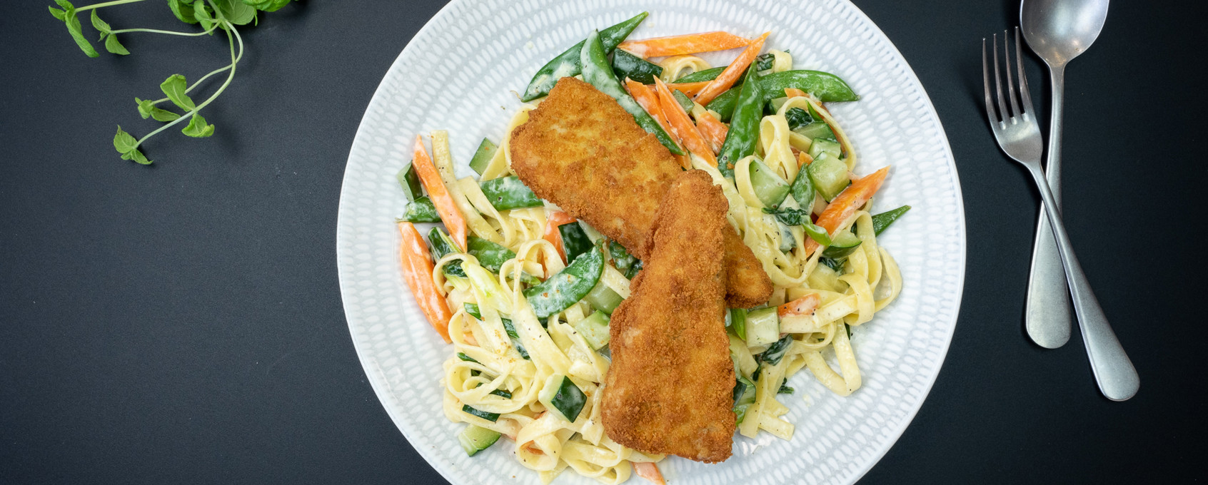 Sprödbakad pankopanerad sej