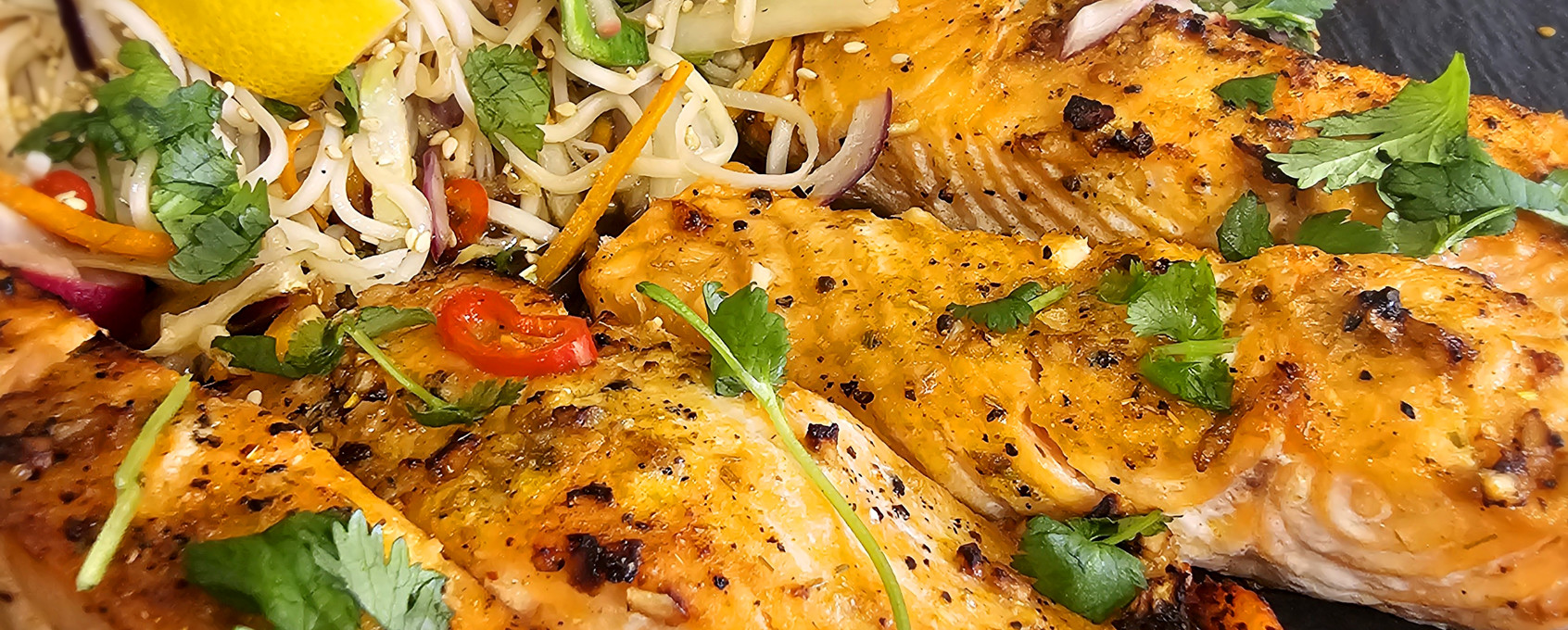 Laks og lun thaisalat i airfryer